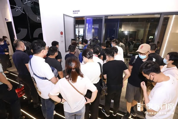 首日盛况丨广州建博会皇派门窗再度引爆全场，客商云集共赢未来